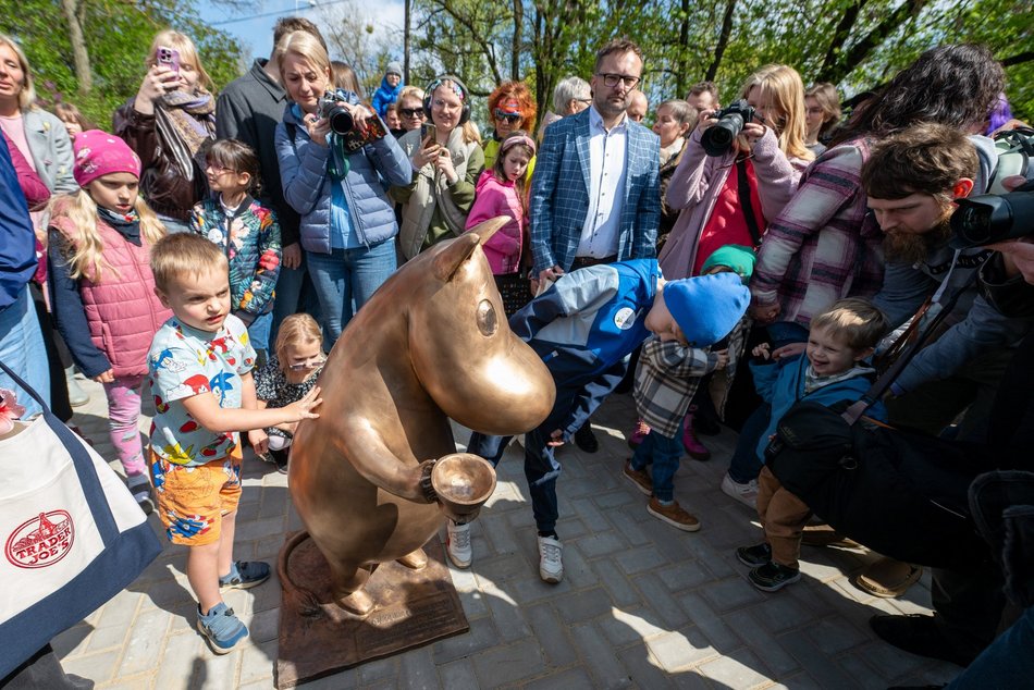 Muminek odsłonięty! Nowa rzeźba na Szlaku Łódź Bajkowa