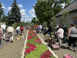 Łódź. Boże Ciało w Łódzkiem. Kwiatowe dywany w Spycimierzu
