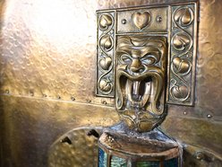 Łódź. Tajemnice ukrytych fontann i zdrojów w Łodzi. Lwie głowy i szklane kaskady w pałacach fabrykantów