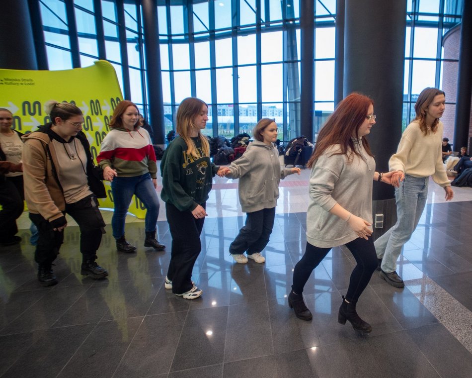 EC1 Łódź - belgijkę tańczą licealiści z II LO, III LO i XI LO