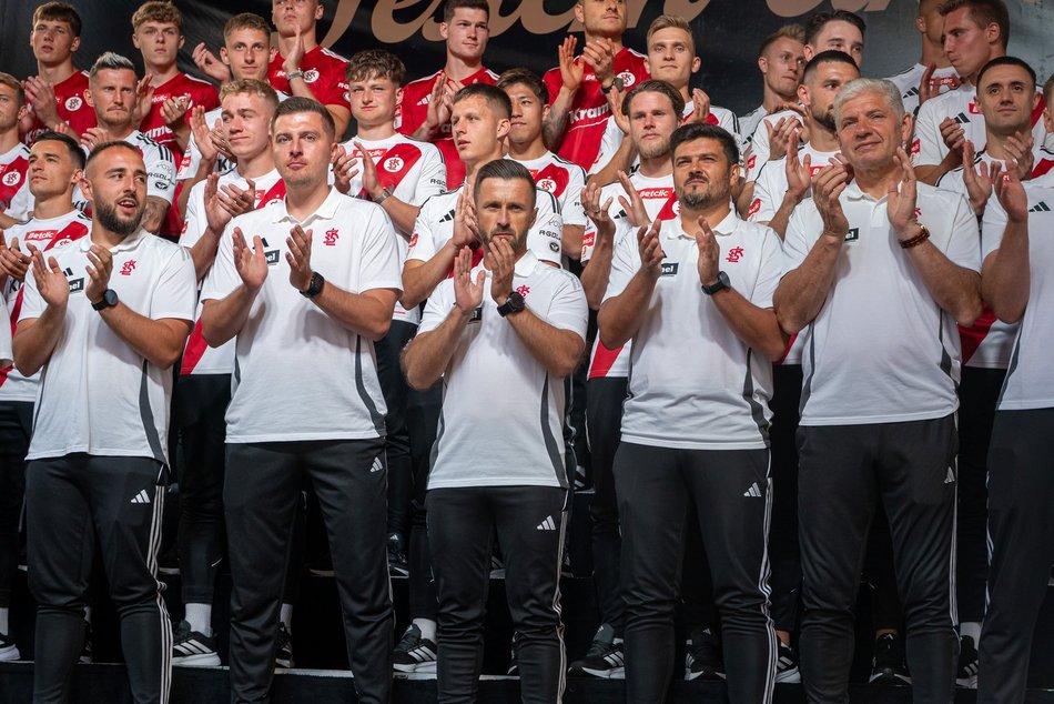 ŁKS Łódź zaprezentował skład na placu Wolności! Byłeś/aś tam? Odszukaj się w galerii