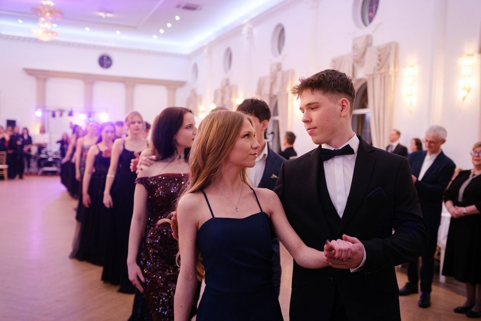 Studniówka XV w Łodzi. Niezapomniane chwile i piękne wspomnienia