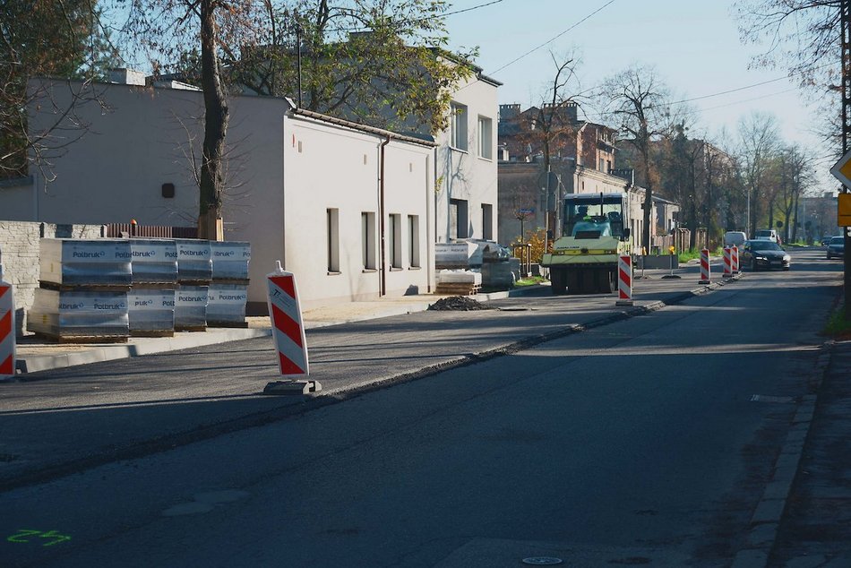 Łódź. Remont Dubois w Łodzi. Na kolejnym odcinku widać już nową nawierzchnię