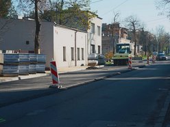 Łódź. Remont Dubois w Łodzi. Na kolejnym odcinku widać już nową nawierzchnię