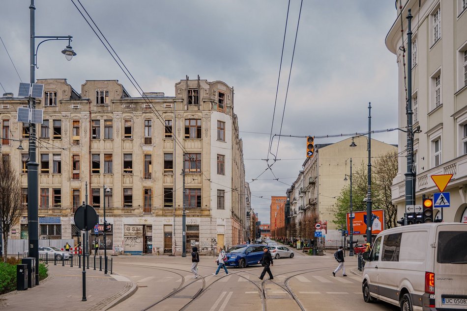 Łódź. Zmiany w ruchu przy Gdańskiej i Legionów w Łodzi. Nowy etap rewitalizacji zabytkowej ruiny