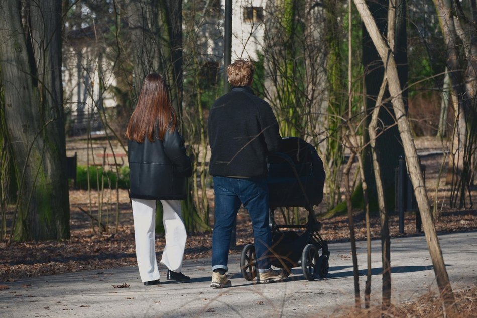 Słoneczna sobota w Parku Źródliska. Łodzianie odpoczywają od zgiełku miasta