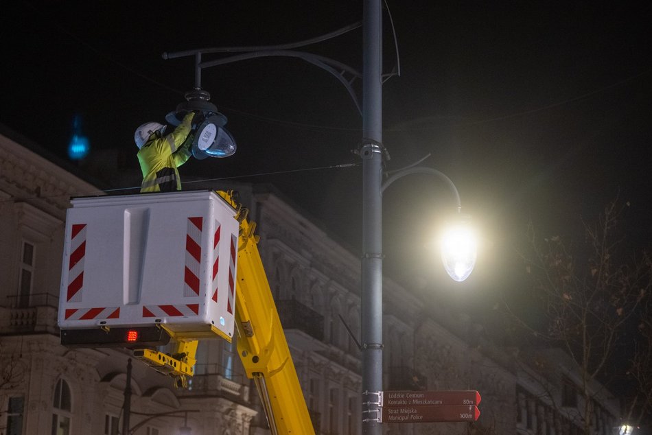 Nowe oświetlenie na Piotrkowskiej w Łodzi. Będzie jaśniej, nowocześniej i energooszczędnie!