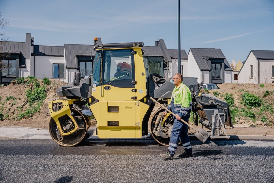 Łódź. Remont Szczecińskiej. Drogowcy kładą asfalt
