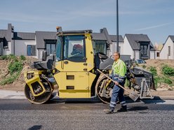 Łódź. Remont Szczecińskiej. Drogowcy kładą asfalt