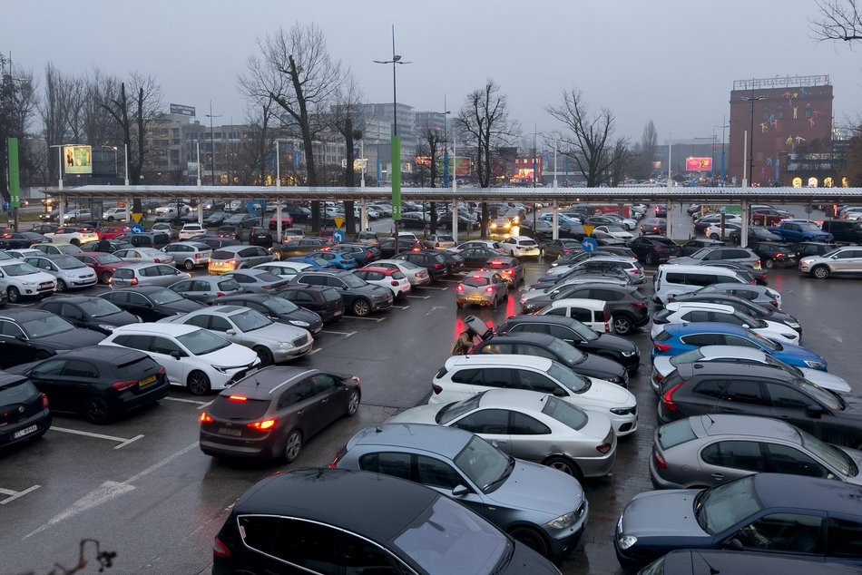 Wybierasz się do Manufaktury w Łodzi? Przygotuj się na szukanie parkingu