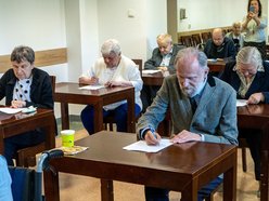 Seniorzy piszący maturę z wiedzy o Łodzi