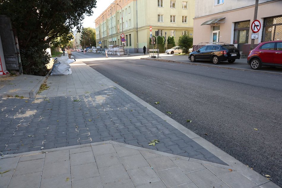 Łódź. Remont Organizacji WiN w Łodzi. Jest już nowa nawierzchnia i chodniki