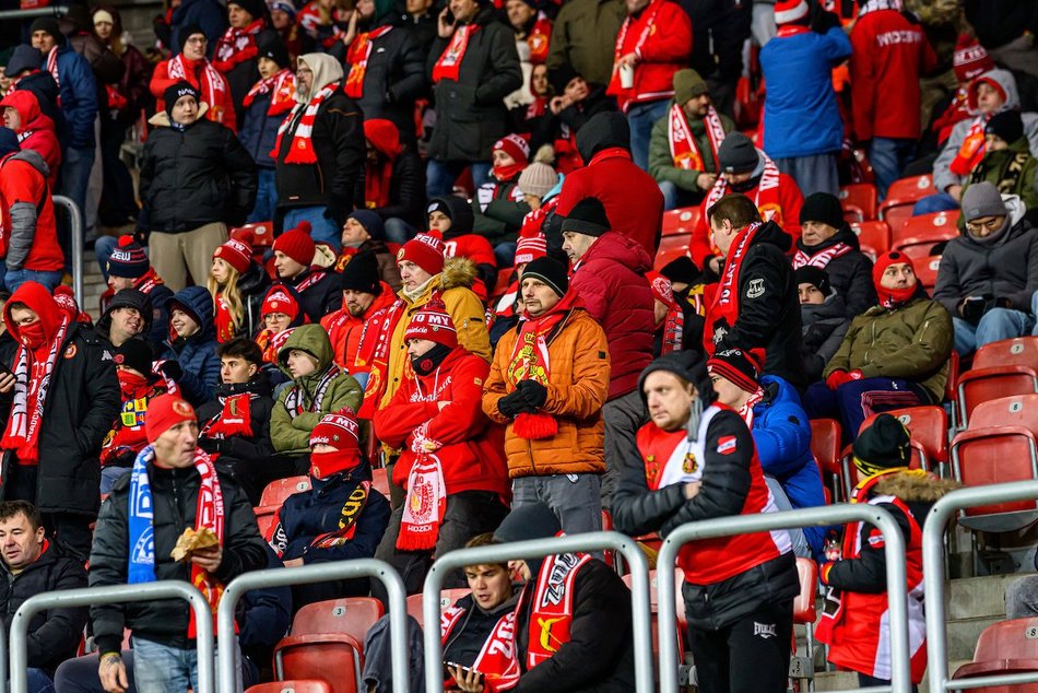 Łódź. Kibice na meczu Widzewa Łódź z Koroną Kielce