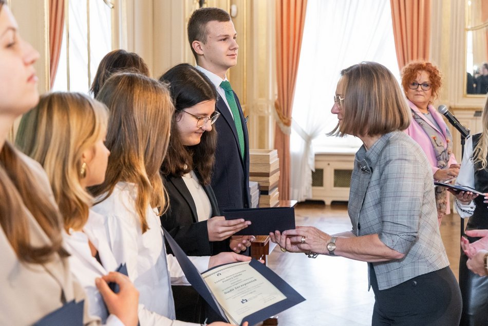 Łódź. Stypendia dla wybitnych uczniów z Łodzi i regionu przyznane. Nagrodzeni także nauczyciele