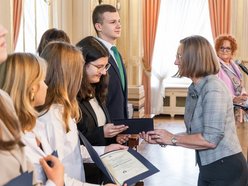 Łódź. Stypendia dla wybitnych uczniów z Łodzi i regionu przyznane. Nagrodzeni także nauczyciele