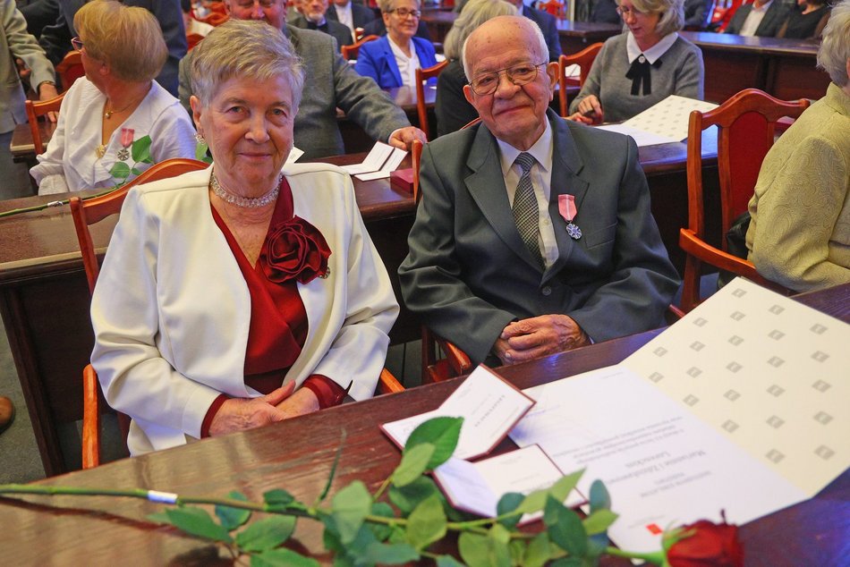 Łódź. Medale za długoletnie pożycie małżeńskie. Rekordziści są razem od 66 lat!