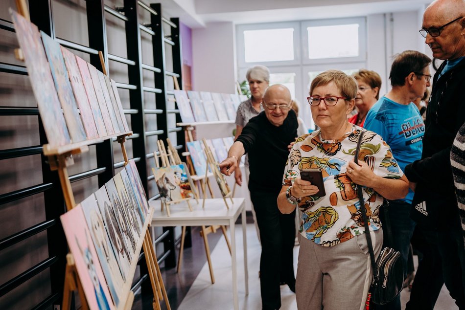 Wernisaż prac łódzkich seniorów w Centrum Zdrowego i Aktywnego Seniora przy ul. Nastrojowej 10