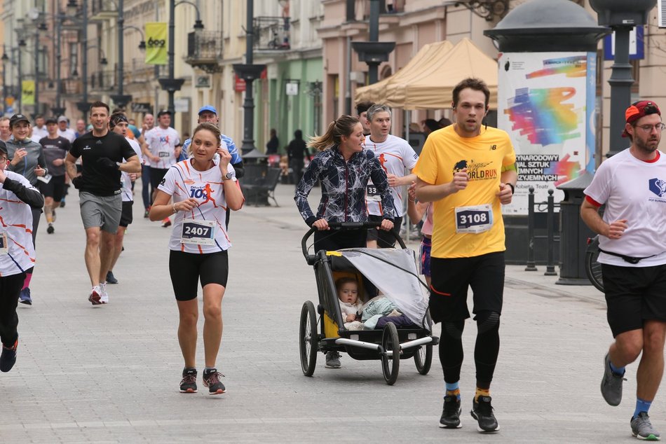 DOZ Maraton 2023. Brałeś udział w biegu? Znajdź się na zdjęciach!