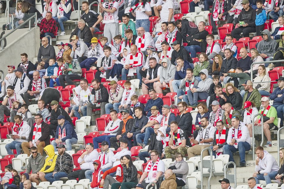Kibice ŁKS Łódź na meczu z Radomiakiem Radom