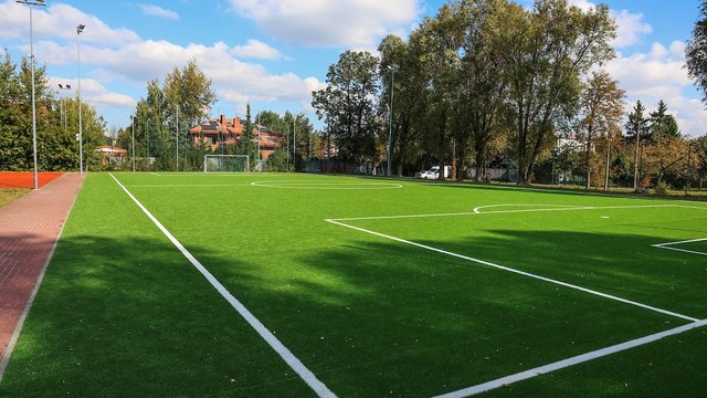 Remonty Orlików w Łodzi. Kolejne pięć boisk przejdzie modernizację. Gdzie? [SZCZEGÓŁY]
