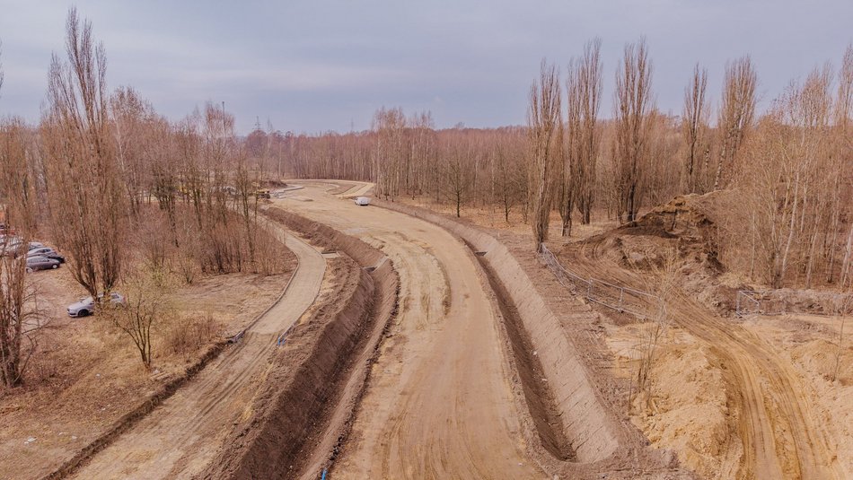 Łódź. Przedłużenie Kaczeńcowej w Łodzi. Nowe rondo przy Rąbieńskiej nabiera kształtów