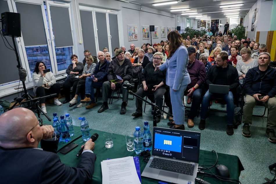 Łódź. Kolej Dużych Prędkości w Łodzi. Pełna sala na spotkaniu z inwestorem i wykonawcą