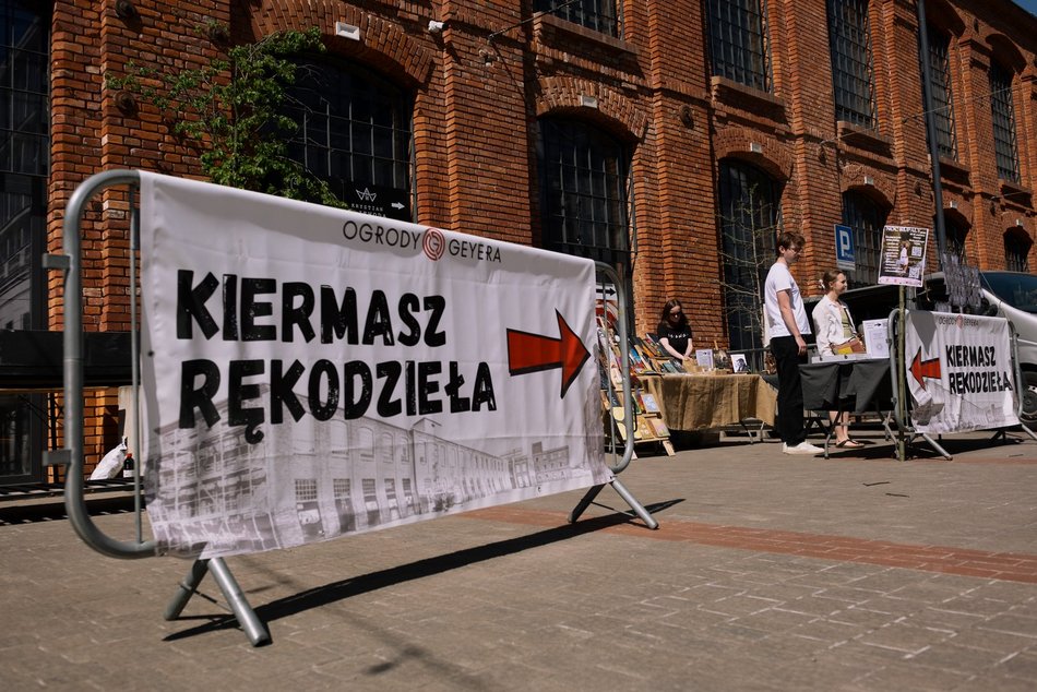 Łódź. Kiermasz staroci w Ogrodach Geyera