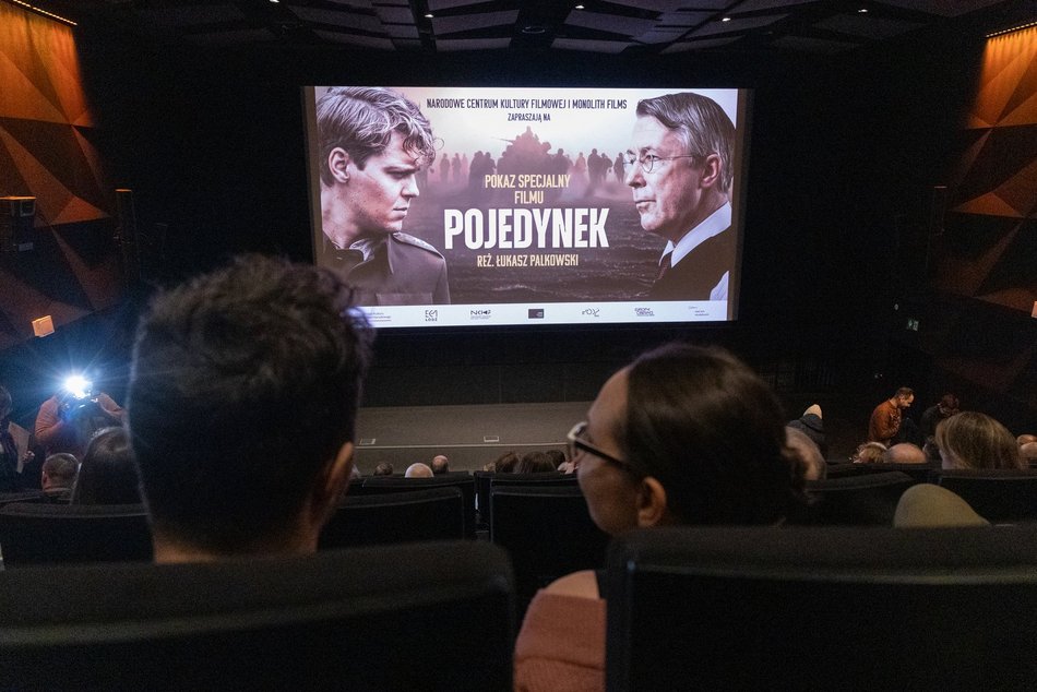 Łódź. Tomasz Kot i Antoni Pawlicki w kinie EC1 Łodź. Gościli na premierowym pokazie filmu „Pojedynek”