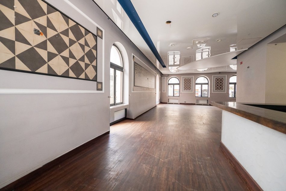 Łódź. Piotrkowska 77 w Łodzi. Kamienica na sprzedaż. Wnętrza i z zewnątrz