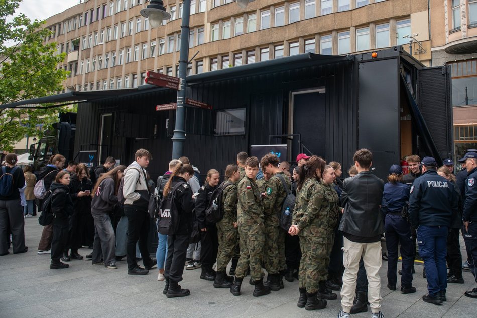 Escape Truck w pasażu Schillera ściągnął łodzian na piknik edukacyjno-informacyjny