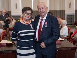 Łódź. Medale za długoletnie pożycie małżeńskie. Rekordziści świętują 63-lecie!