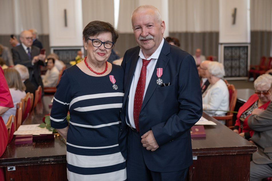 Łódź. Medale za długoletnie pożycie małżeńskie. Rekordziści świętują 63-lecie!