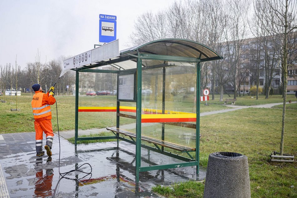 MPK Łódź myje 1000 przystanków! Wiosenne porządki pełną parą