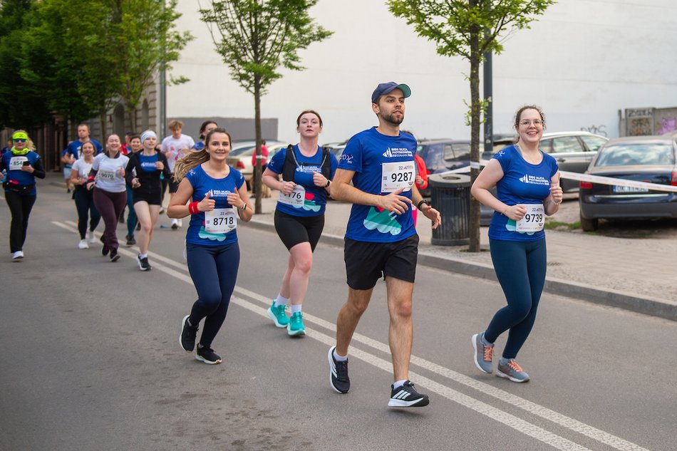 Łódź. Bieg Ulicą Piotrkowską Rossmann Run 2025 wystartował! Walka o życiowe rekordy