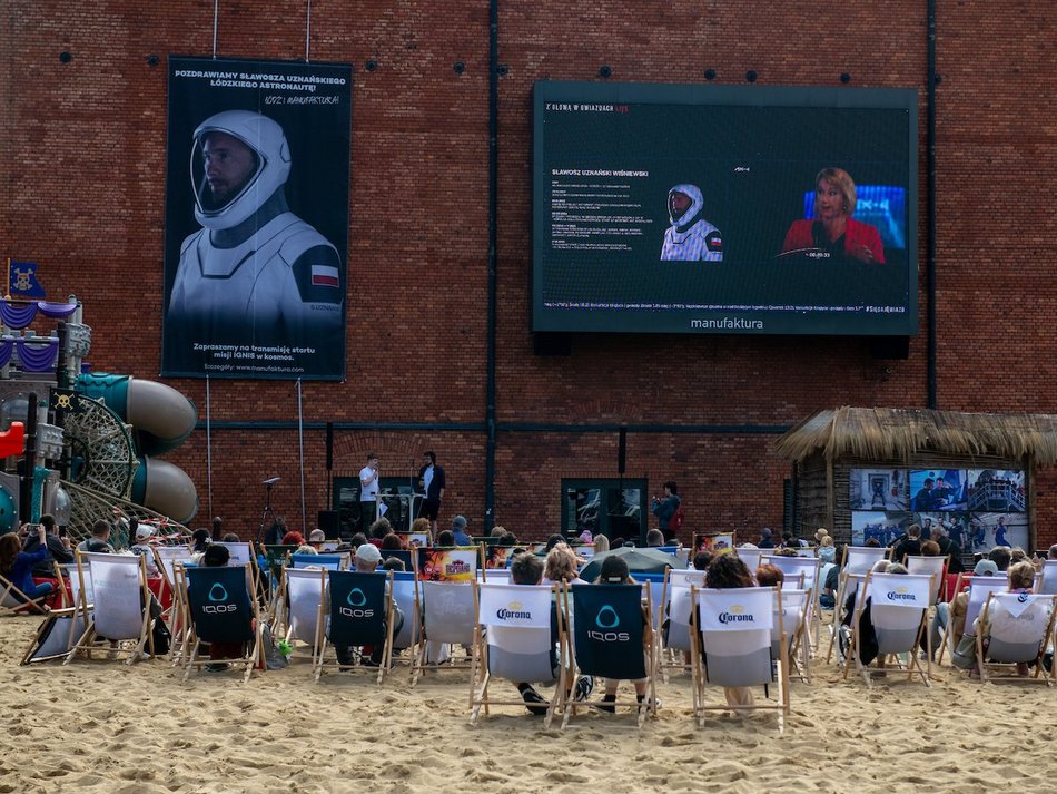 Łódź. Sławosz Uznański-Wiśniewski w kosmosie! Łodzianie oglądali start na Astropikniku w Manufakturze