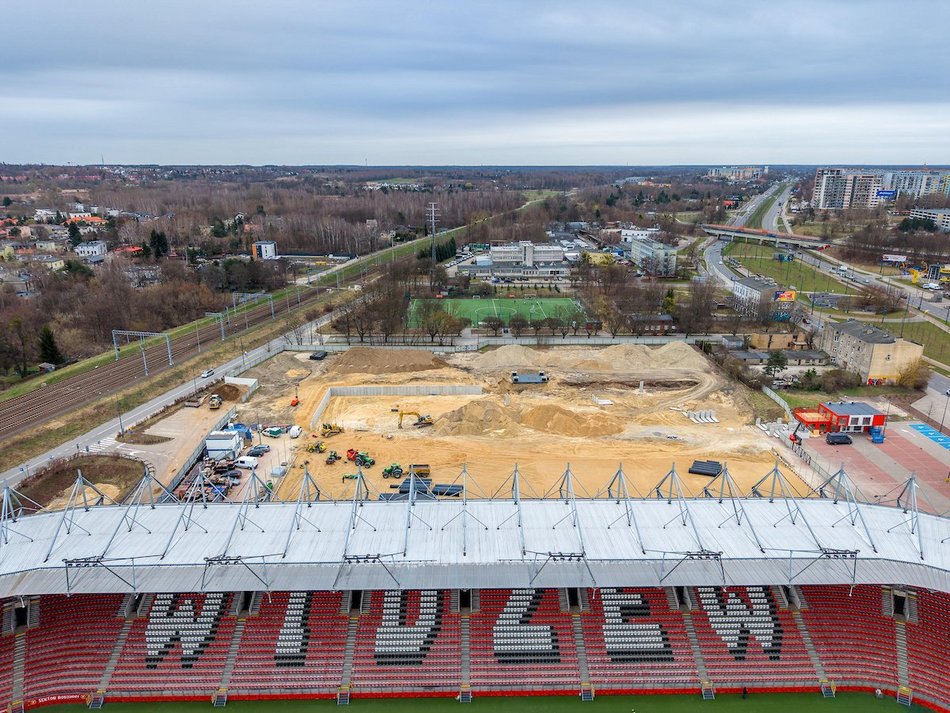 Łódź. Boisko treningowe przy stadionie Widzewa Łódź nabiera kształtów. Trwa sportowa ofensywa w Łodzi!