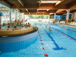 Łódź. Aquapark Fala w Łodzi dla seniorów. Aerobik i streching w jednym!