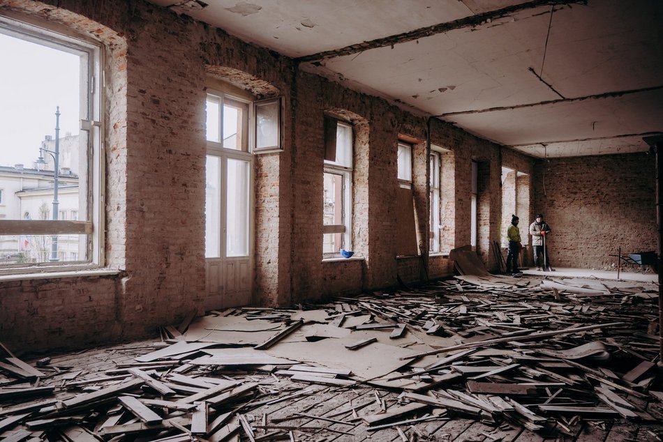 Łódź. Zmiany w ruchu przy Gdańskiej i Legionów w Łodzi. Nowy etap rewitalizacji zabytkowej ruiny