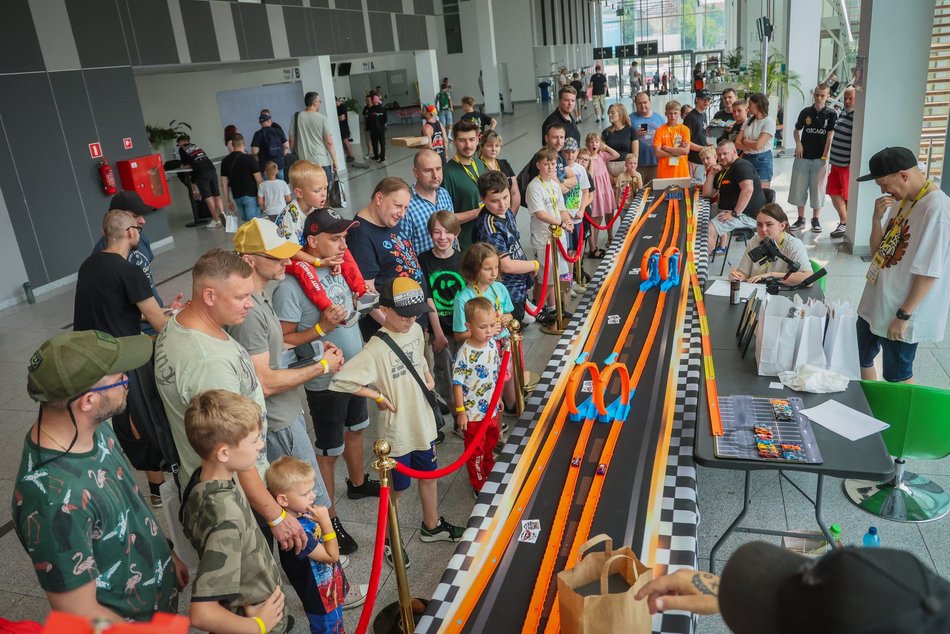 Łódź. Hot Wheels opanowały halę Expo Łódź! Setki miniatur aut, wyścigi na żywo i nie tylko!