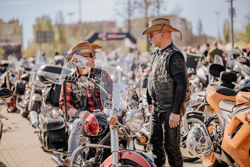 Łódź. Motocykliści opanowali Łódź! Otwarcie sezonu pod Atlas Areną i parada przez miasto