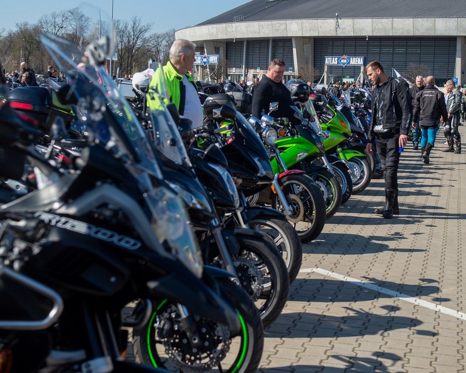 Parada motocyklistów przejechała ulicami Łodzi. Sezon rozpoczęty! Byłeś?