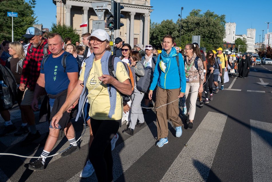 Łódź. Ruszyła 100. Piesza Pielgrzymka Łódzka na Jasną Górę. Maszeruje ponad 200 pątników!