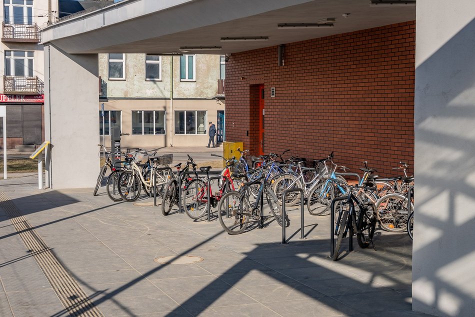 Łódź. Remont dworca w Koluszkach. Nowy parking, stacja rowerowa, przystanek autobusowy i więcej