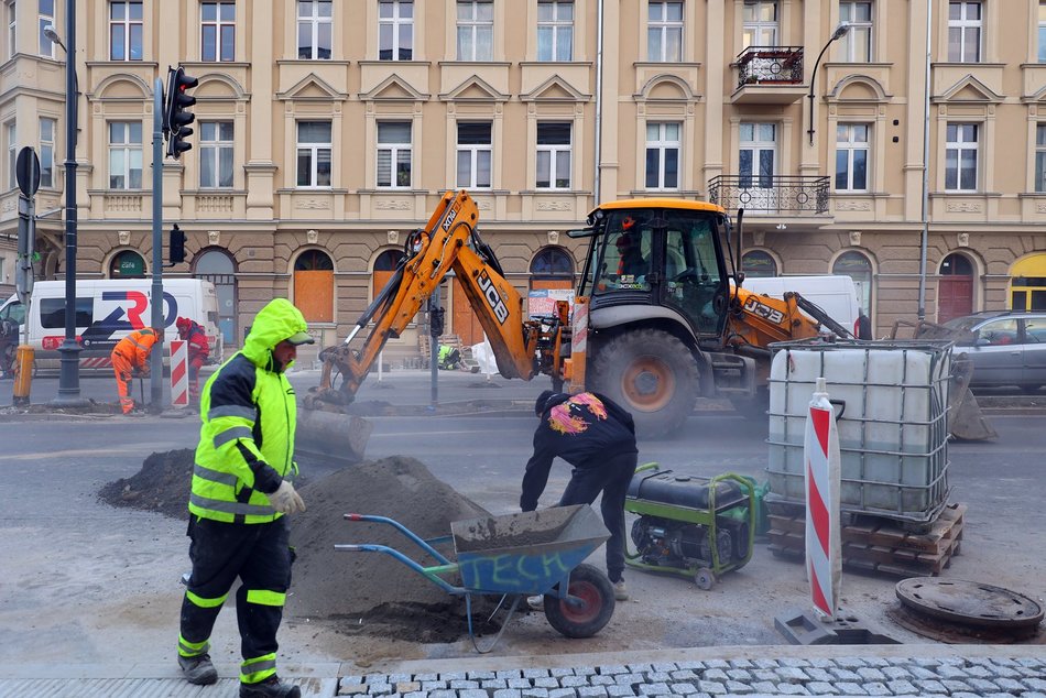 Remont Struga dobiega końca. Jest już asfalt, kiedy skończą chodniki?