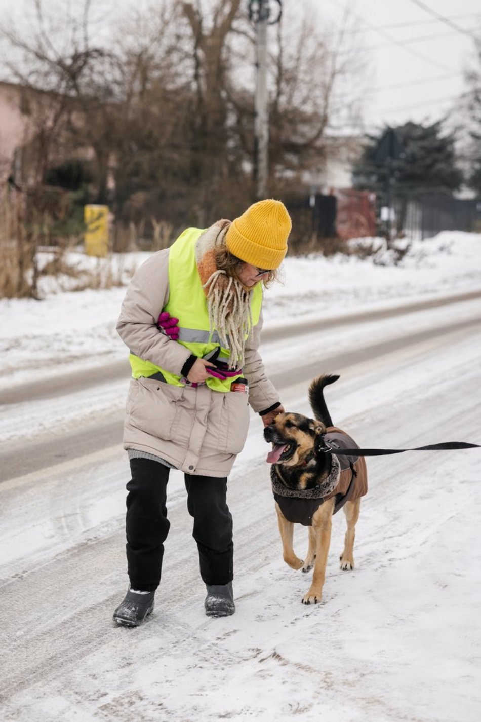 Łódź. Psy ze schroniska w Łodzi znów na spacerze! Dla tych wesołych pyszczków aż chce się chodzić!
