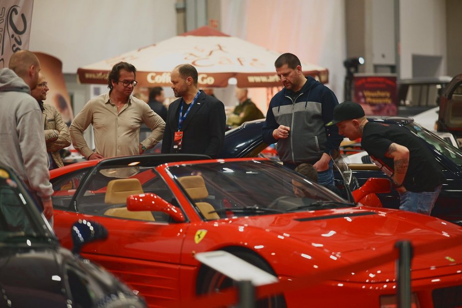Łódź. Łódzkie Targi Motoryzacyjne w hali Expo Łódź. Klasyki, auta przyszłości, dealerzy i więcej