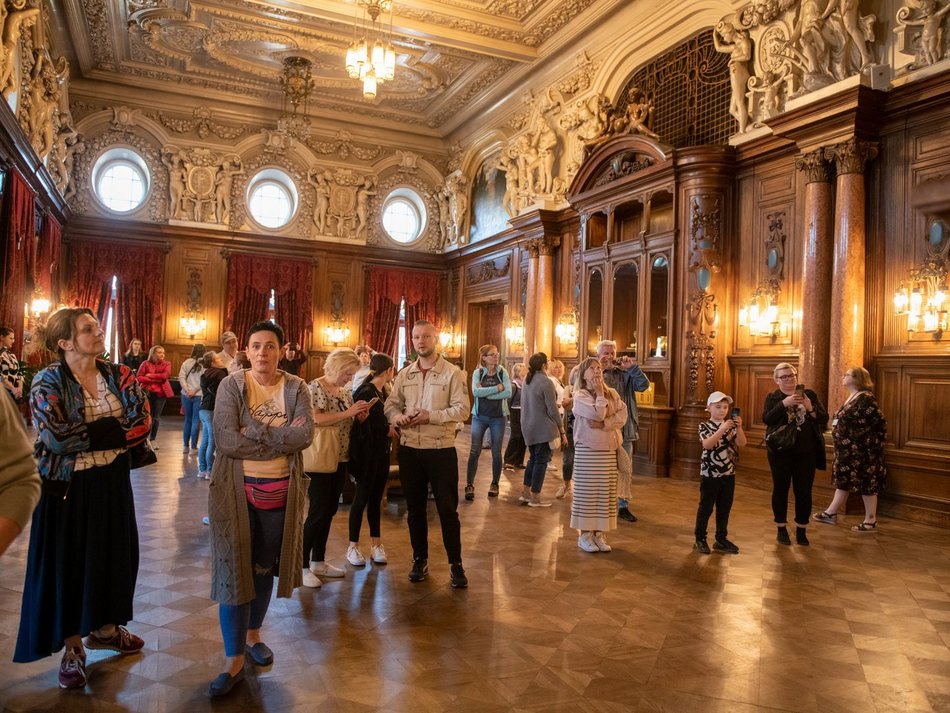 Zwiedzający podczas Nocy Muzeów 2023 w Łodzi