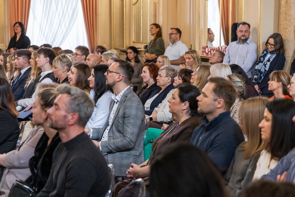 Łódź. Stypendia dla wybitnych uczniów z Łodzi i regionu przyznane. Nagrodzeni także nauczyciele
