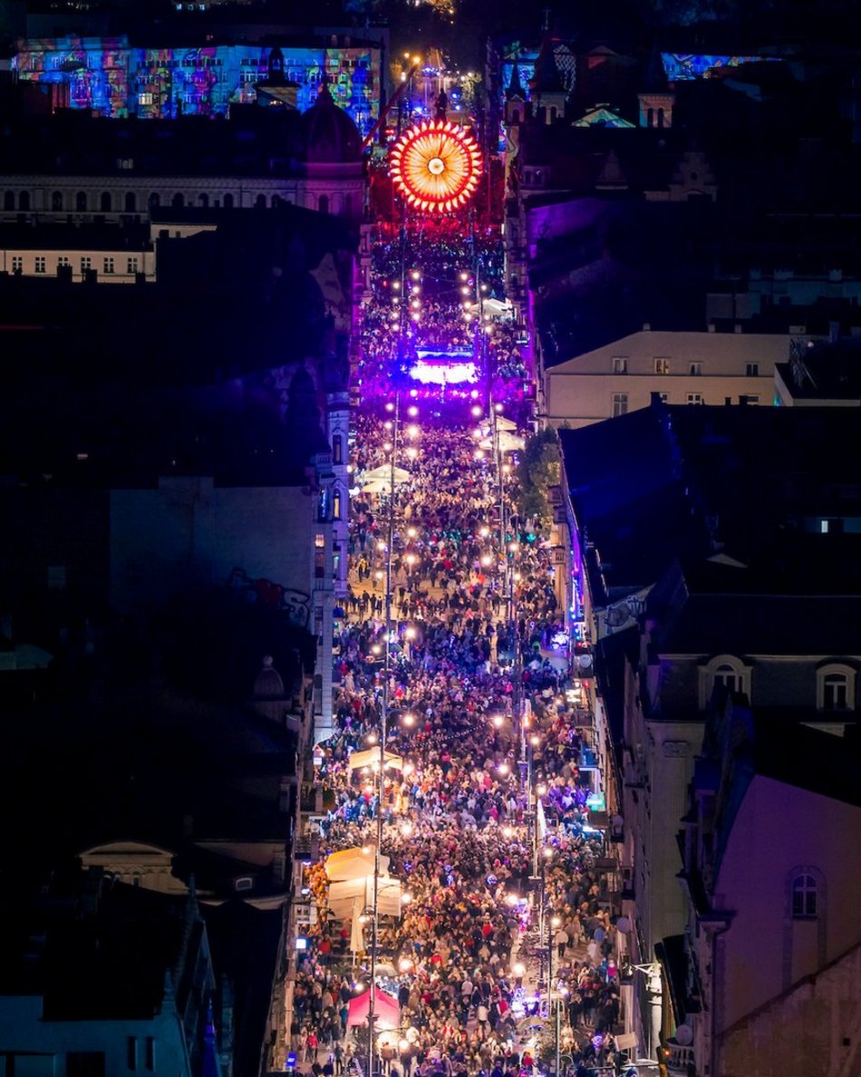 Łódź. Miliony świateł na Piotrkowskiej! Light Move Festival 2025 Łódź z lotu ptaka