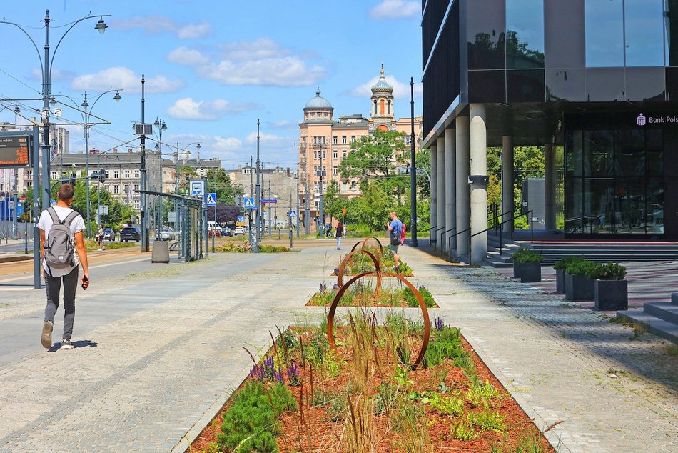 Łódź. Zieleń przy Bramie Miasta w Łodzi. Chwila oddechu w samym centrum